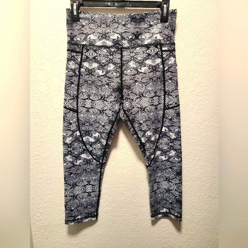ZYIA Activewear Capri Leggings